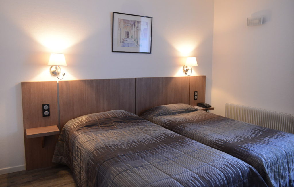 Chambre-bis-Hotel-du-Lion-Vesoul.jpg