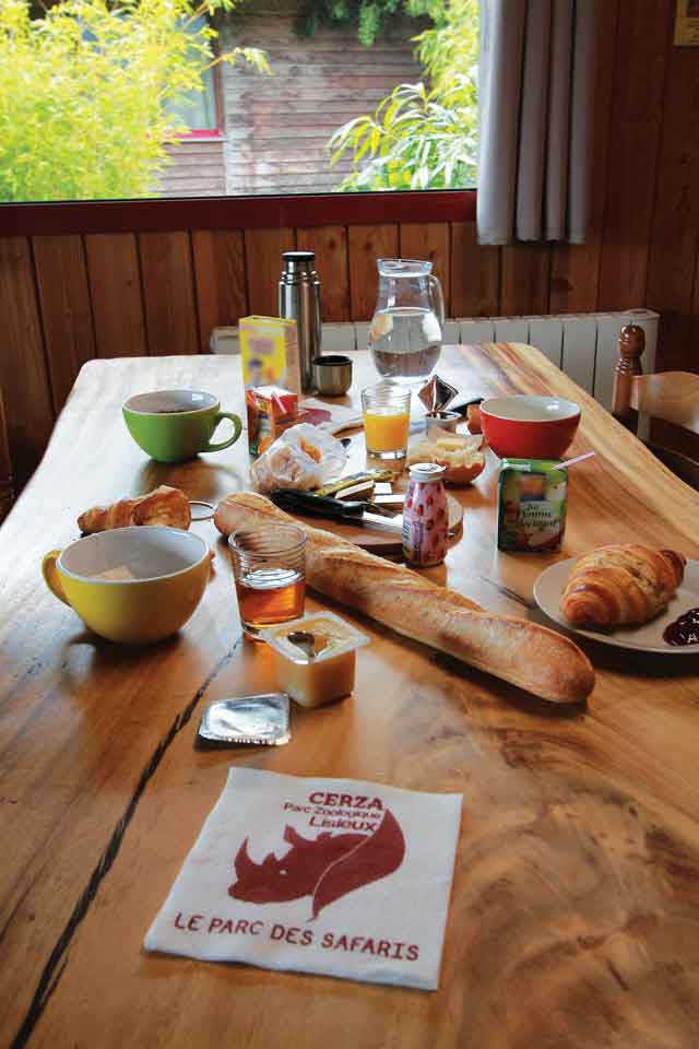 Petit-dejeuner-Cerza-Safari-Lodge-Herminal-Les-Vaux.jpg